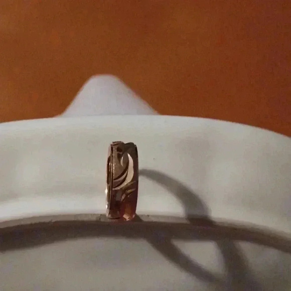 💙🌹New yellow tone wedding band - Picture 7 of 8